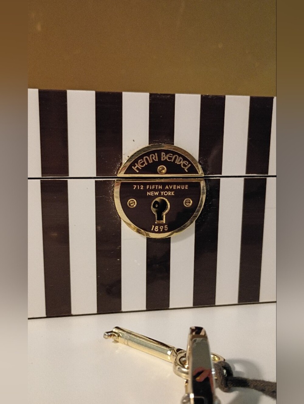 Henri Bendel Brown & White Striped Small Jewelry Box with Heart Tassel Keychain - Picture 2 of 10